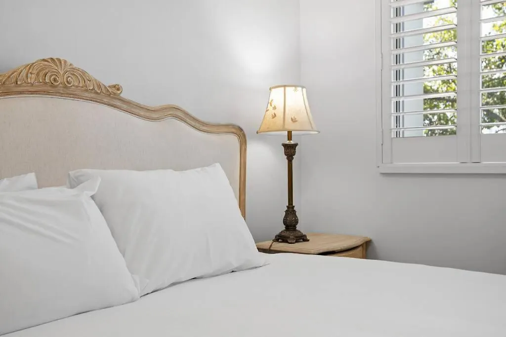 Coastal 1-Bed Apartment With Pool & Tennis Court Gold Coast Australia